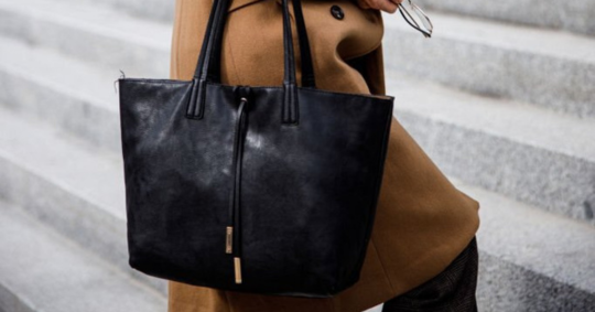 Prendre soin de votre investissement : conseils d'entretien et de nettoyage pour les sacs fourre-tout en cuir