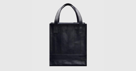 Die Geschichte und Entwicklung der ikonischen Damen-Ledertasche