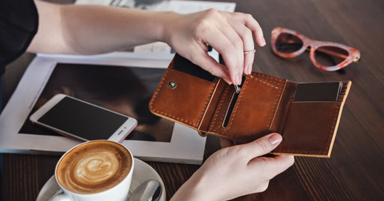 Fashionable women's leather wallet