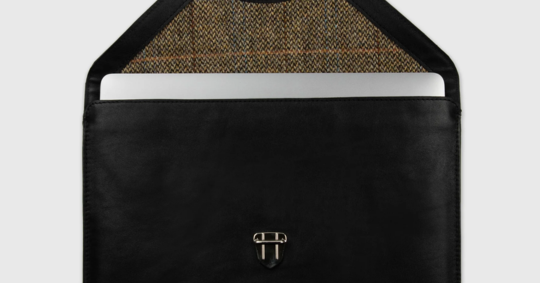 How to choose the right size for your leather MacBook sleeve?