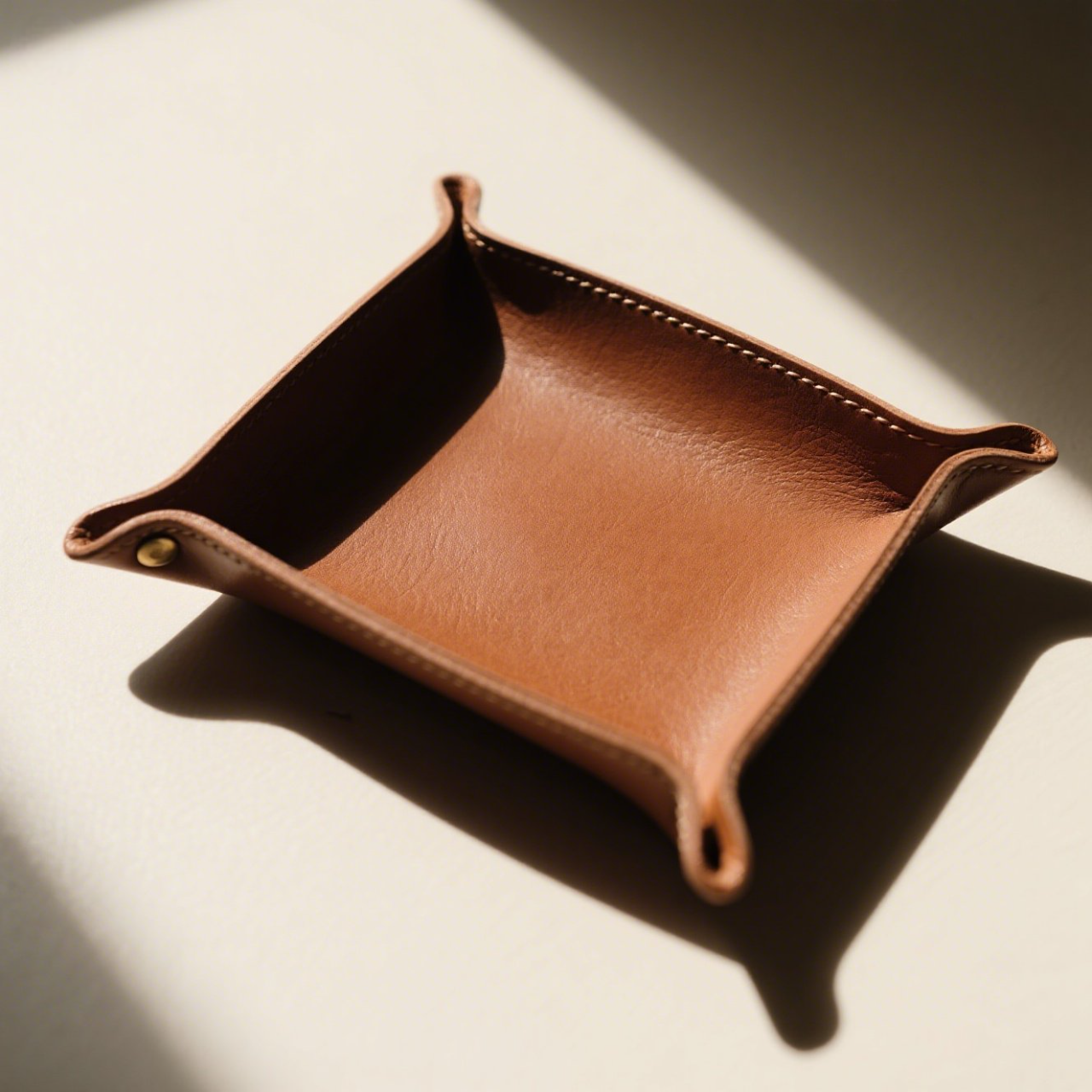 What Is a Leather Valet Tray and Why Every Man Needs One?