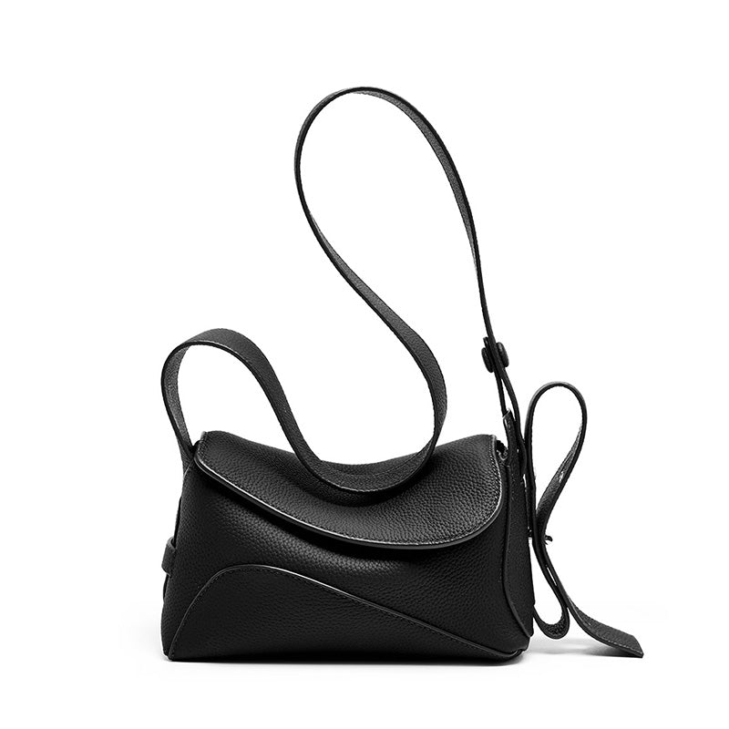 Popular medium-sized leather shoulder bags