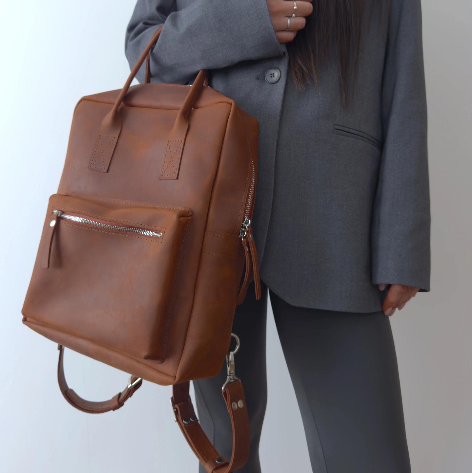 cognac leather backpack Laptop Maggiore With a natural grain that moulds to your habits Parker Backpack | Full Grain
