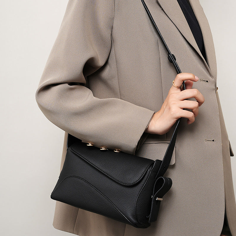 Trendy middle size leather handbags for ladies
