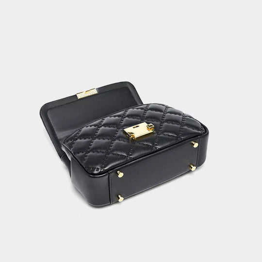 Stylish ways to accessorize with shoulder bags made from quilted leather