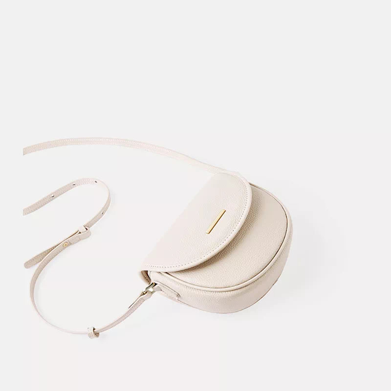 Chic and stylish women's crossbody saddle bag in leather