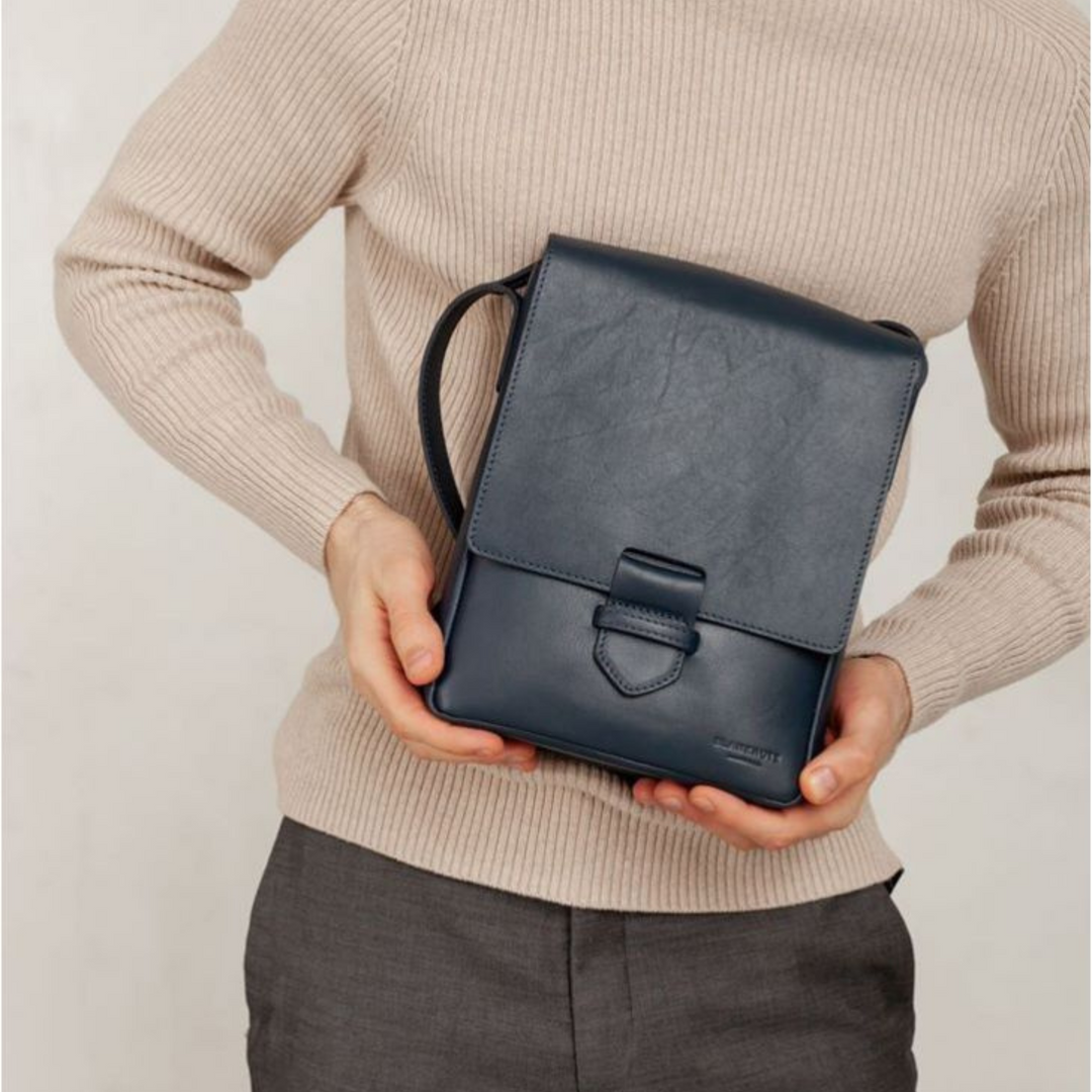 mens leather messenger bags uk