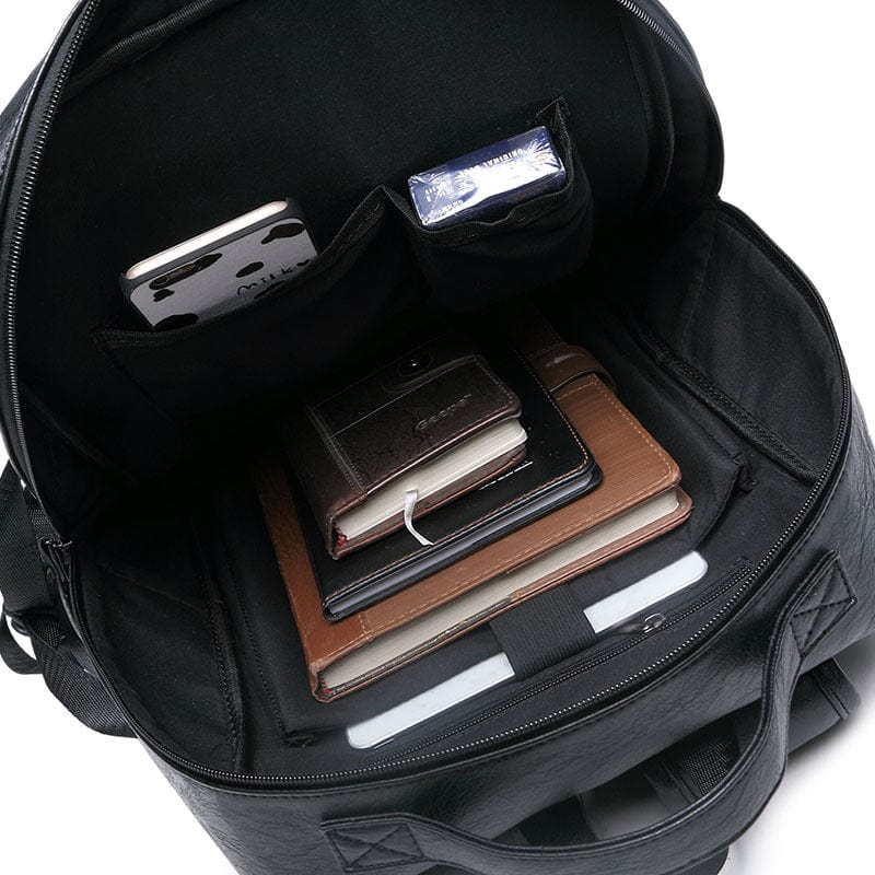 Men's trendy and easy-wearing black leather backpack