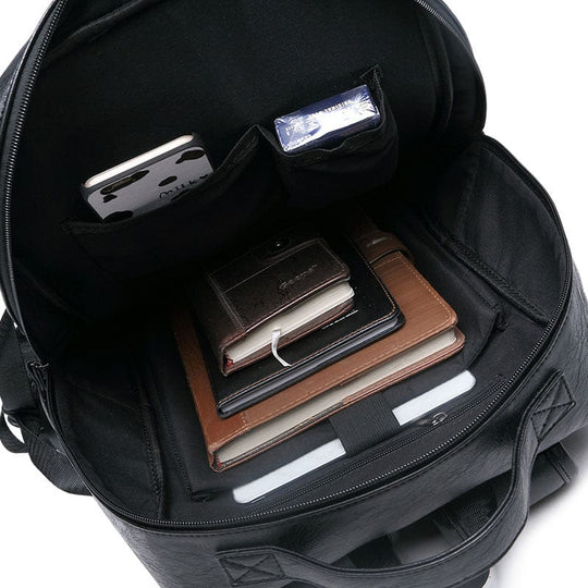 Men's trendy and easy-wearing black leather backpack
