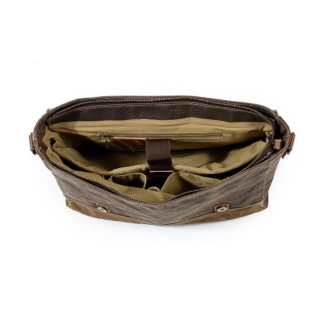 Waxed canvas shoulder bag in a stylish vintage design