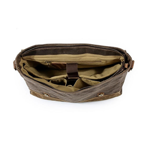 Waxed canvas shoulder bag in a stylish vintage design