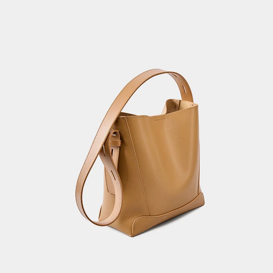 Trendy women's fashion bag trends