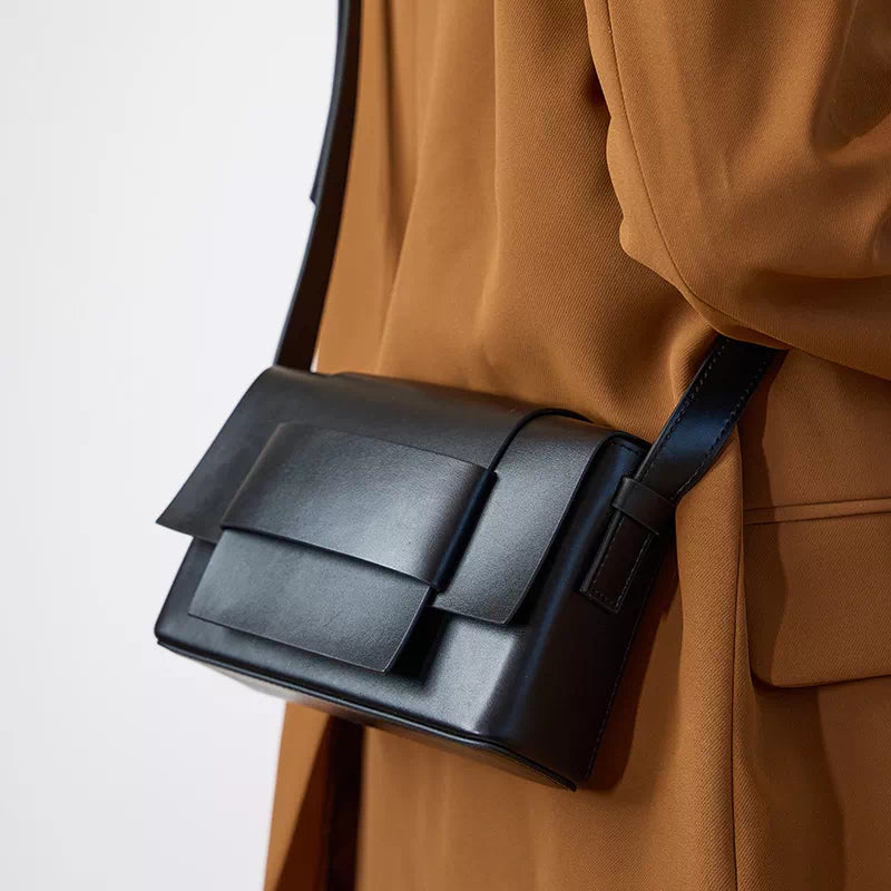 Chic and elegant crossbody small bag in classic leather