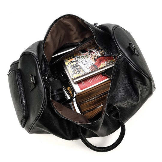 Men's leather weekender duffle with shoulder strap