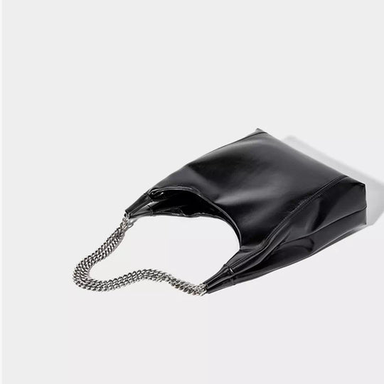 Stylish ways to accessorize with premium quality leather hobo bags