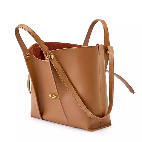 Luxury tote bag with fashionable design