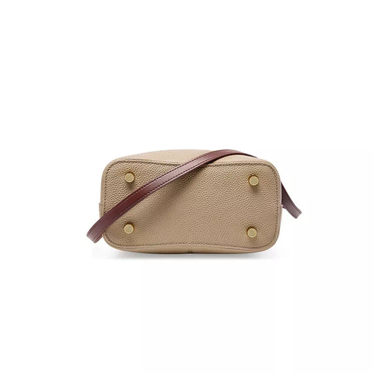 Compact and exclusive crossbody tote