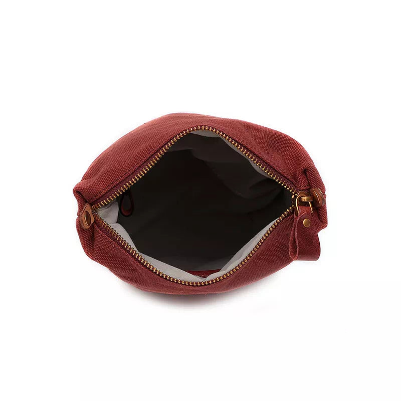 Stylish designer tote in vegetable-tanned leather