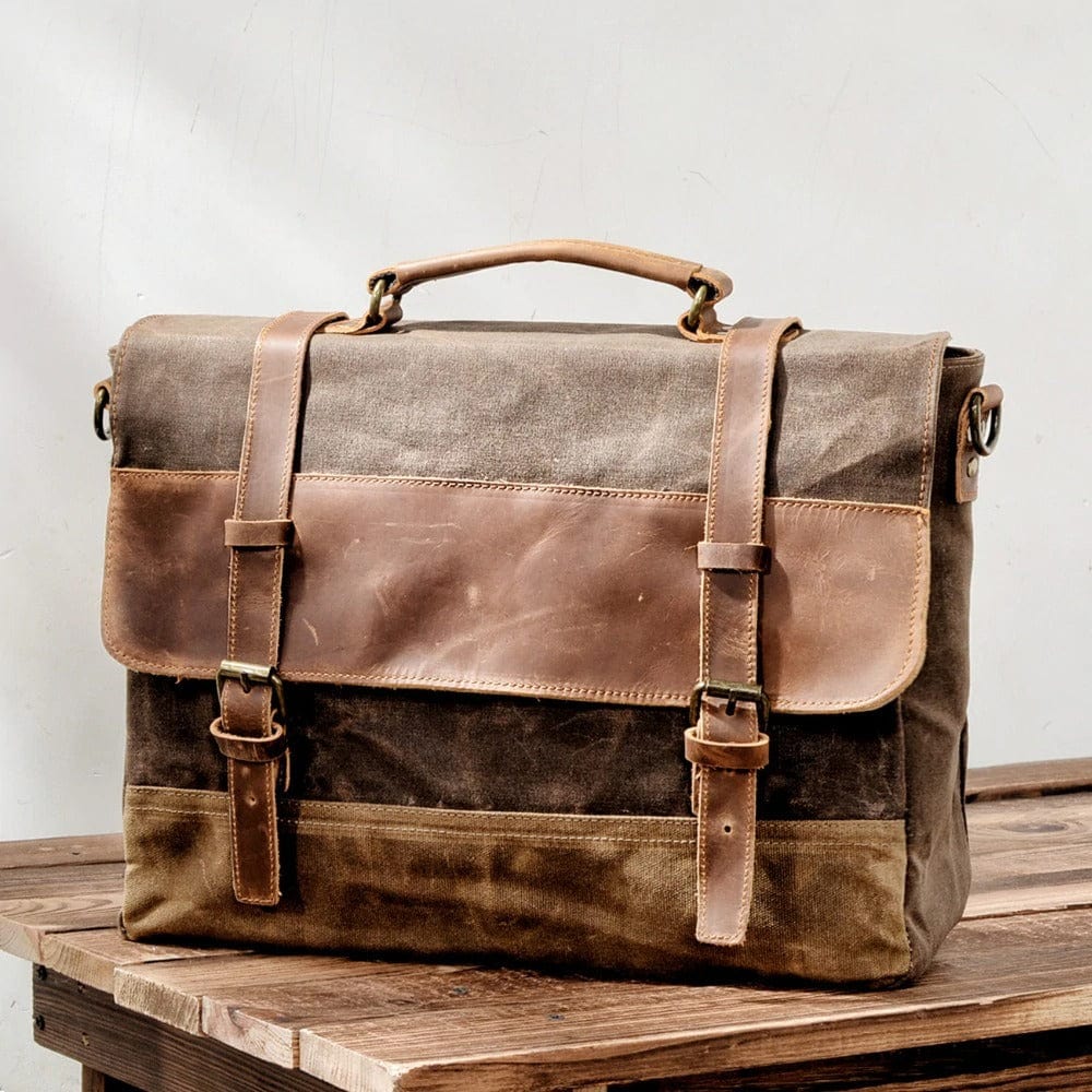 Classic design vintage-inspired waxed canvas shoulder bag