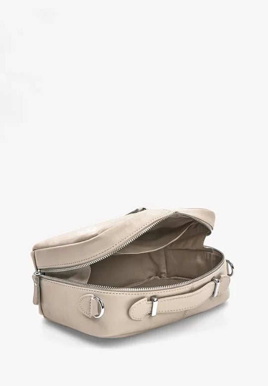 Elegant Women's Leather Bag – Timeless Style and Handcrafted Quality - Leather Purse Backpack