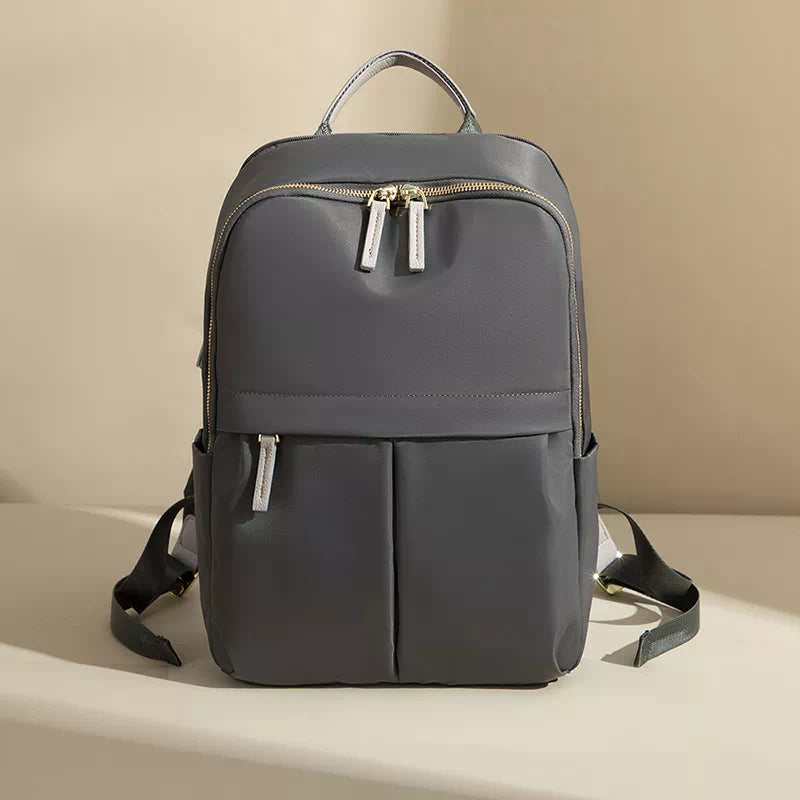 Sleek organizer for women's 15-inch laptop