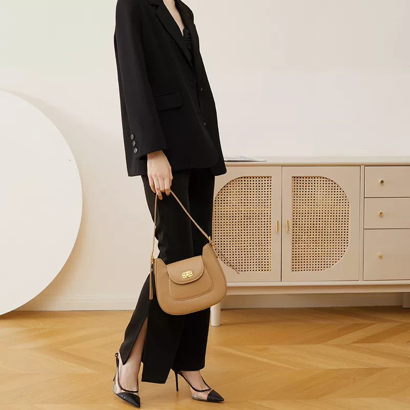 Latest trends in dual-strap leather shoulder saddle bags for women