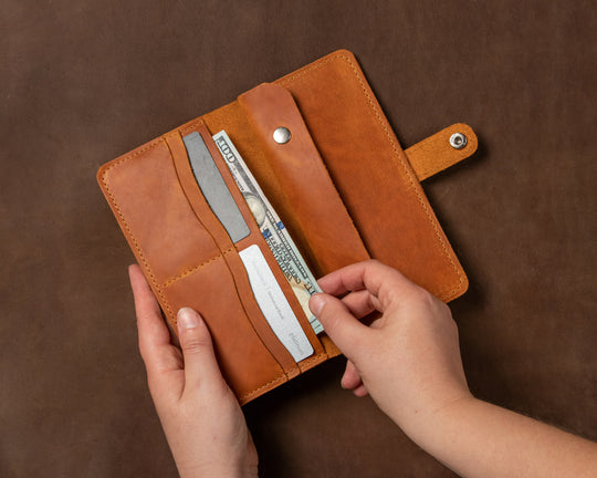Women's wallet leather