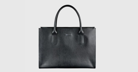 The timeless elegance of women's leather tote bags: a fashion must-have