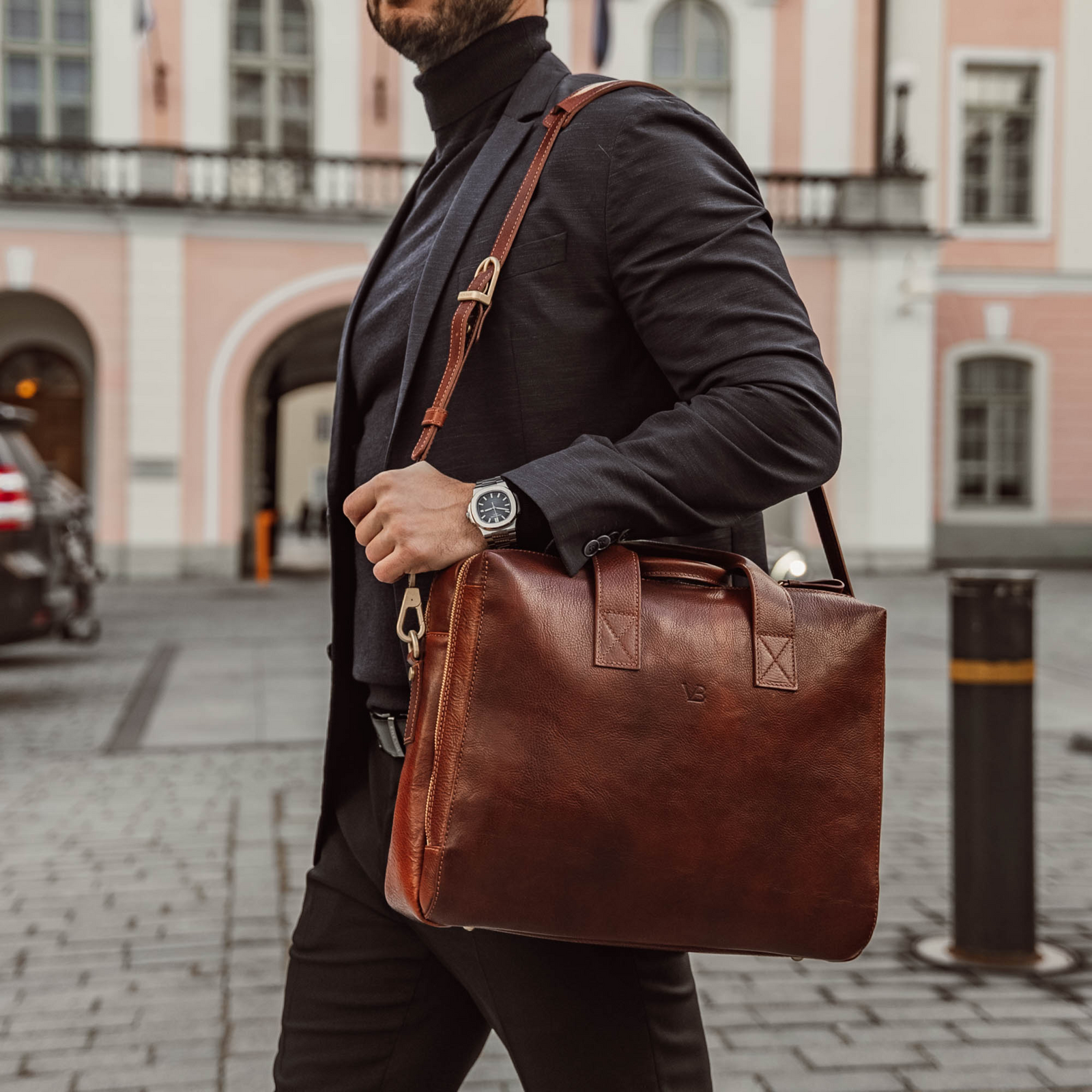 Beyond functionality: how leather bags for men are redefining personal identity and professional presence