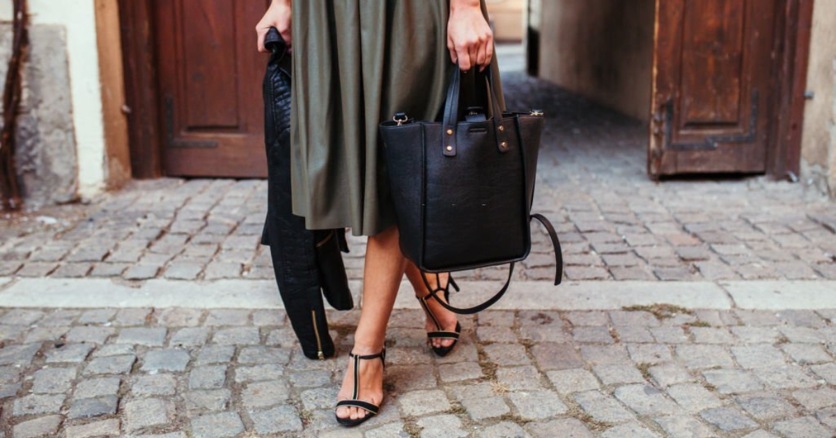 How to choose handmade leather woman bag?