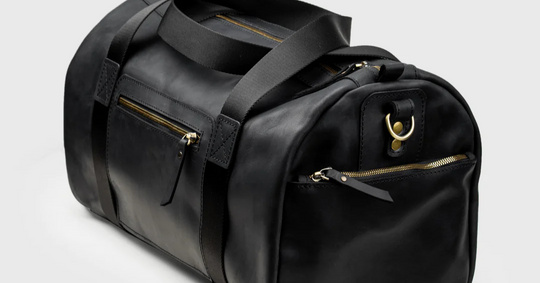 What to choose for travel: suitcase or leather duffle bag?