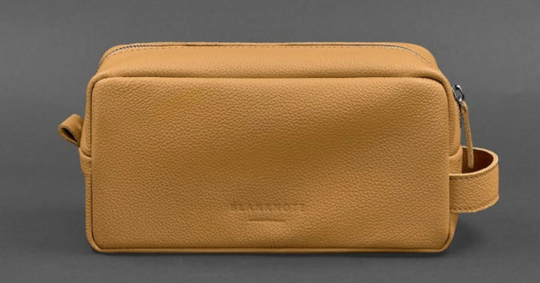 Choosing the perfect leather cosmetic bag for gifting