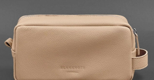Leather cosmetic bags for minimalists