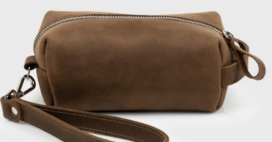 The art pf packing: leather makeup bags