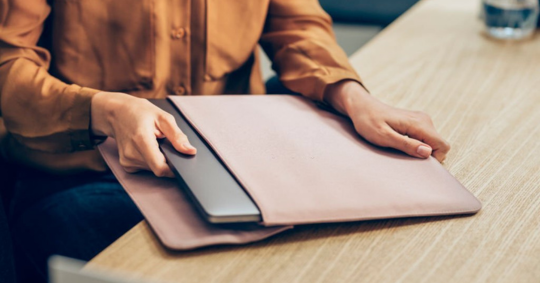 How to use your leather MacBook sleeve as a fashion statement?