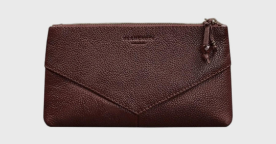 Leather cosmetic bags: a symbol of class
