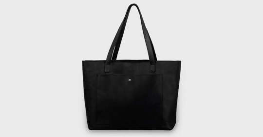 Handcrafted vs. mass-produced: the art of making leather tote bags
