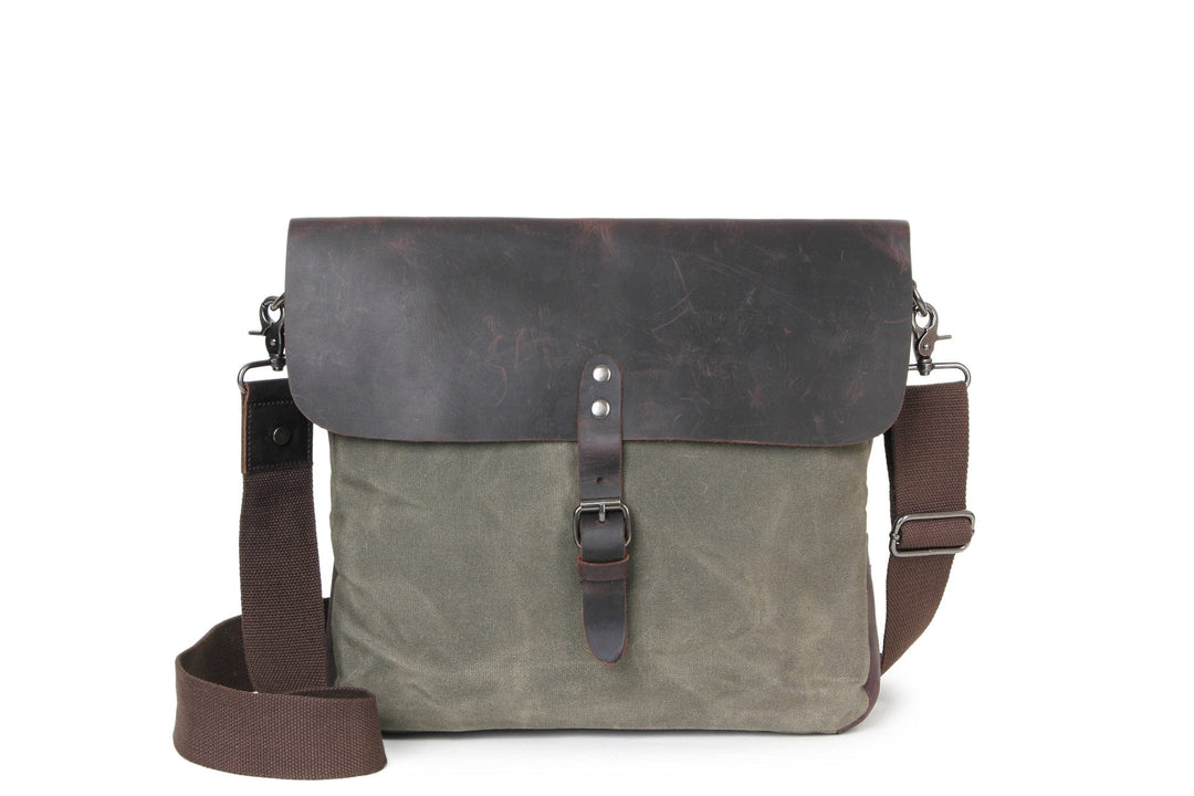 Contemporary retro-style tactical bag for daily needs