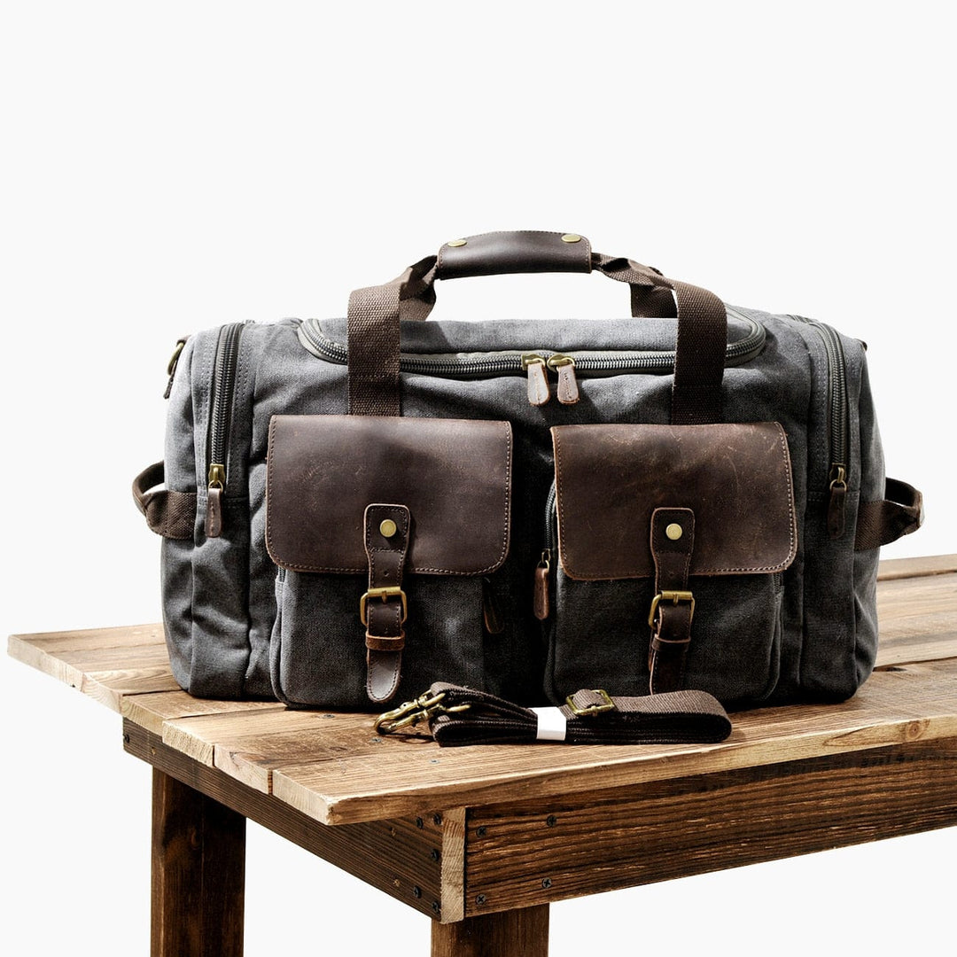 Elegant and timeless canvas and leather weekend duffle