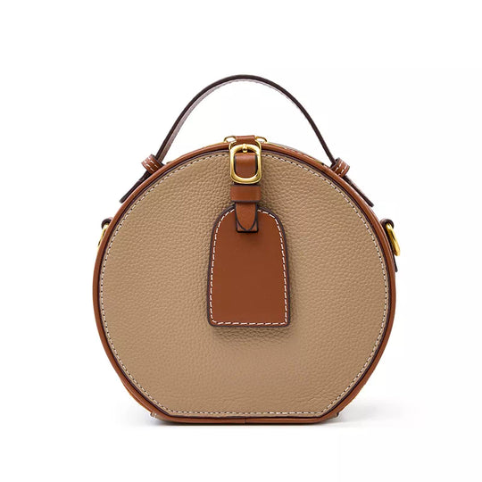 Chic and classic crossbody bag in high-quality leather
