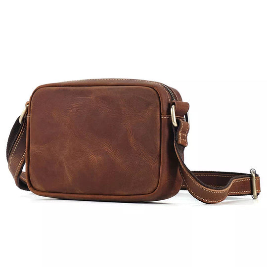 Fashionable compact crossbody bag in leather