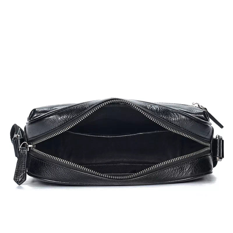 Elegant vegetable-tanned leather crossbody bag in small size and black