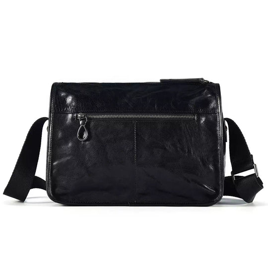 Black vegetable-tanned leather crossbody bag for a stylish look