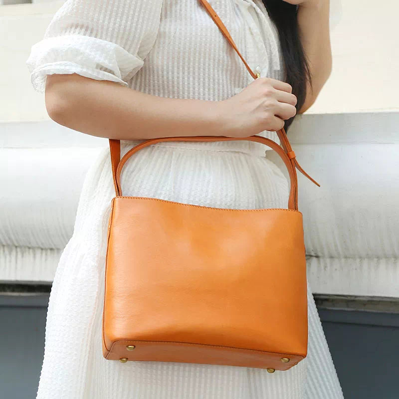 Vegetable tanned leather crossbody bag designed exclusively for women