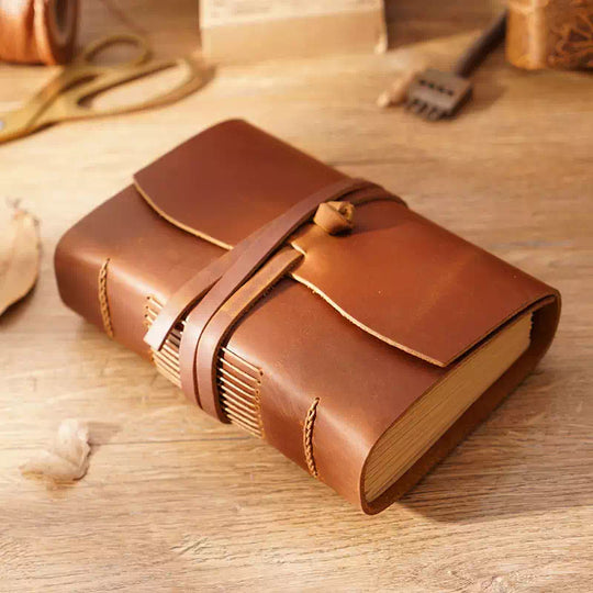 Small leather notebook with 400 pages