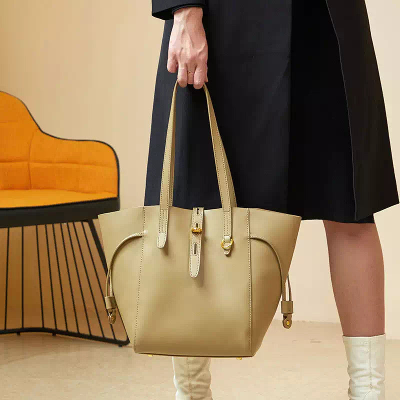 Elegant beige leather handbag