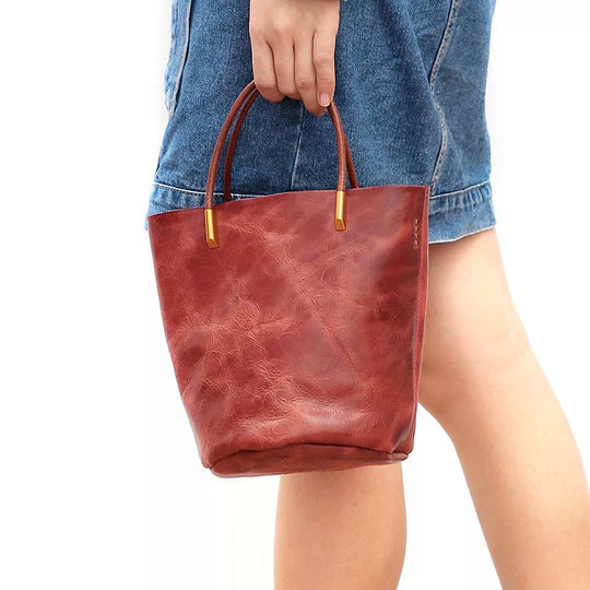 Vegetable-tanned leather tote for women