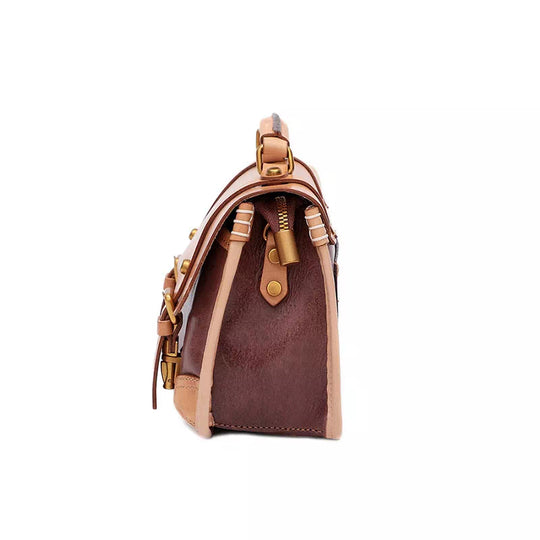 Fashionable and compact leather satchel with unique touch