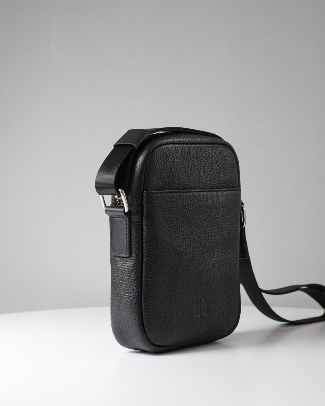 Amazon.com: MNODWLOF Small Crossbody Bag for Men Leather Shoulder Messenger  Bags Man Purse Travel Handbag for iPad 7.9